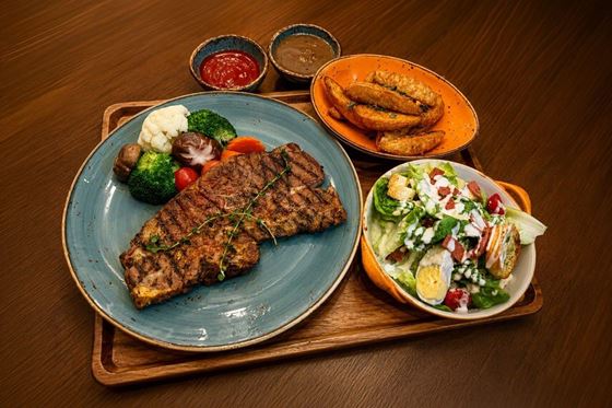 60th Anniversary - Charcoal Grilled Lamb Shoulder and Smoky Barbecue Sauce - 新山阿玛瑞酒店