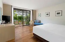 池畔高级客房